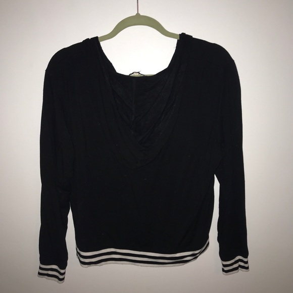 Super cute and comfy cross tie hoodie! - Picture 3 of 3